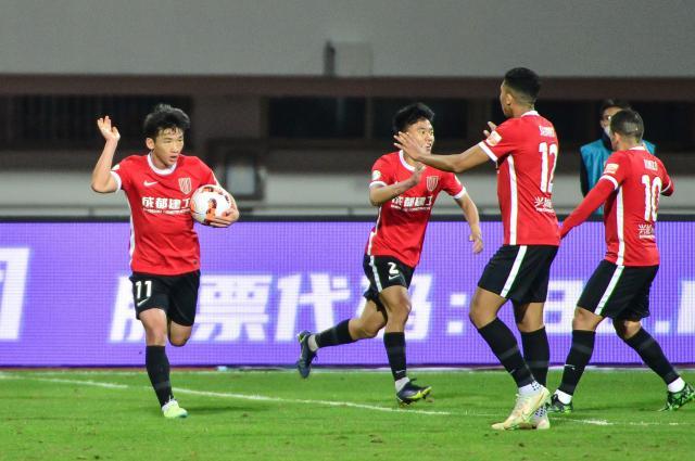 【中超】金敃友杨旭传射PK  成都3比2全华班申花